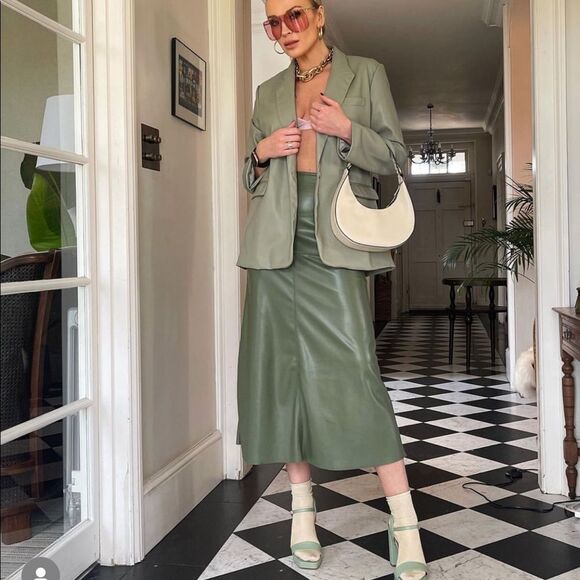 NWT ZARA FAUX LEATHER MIDI SKIRT - Picture 2 of 6